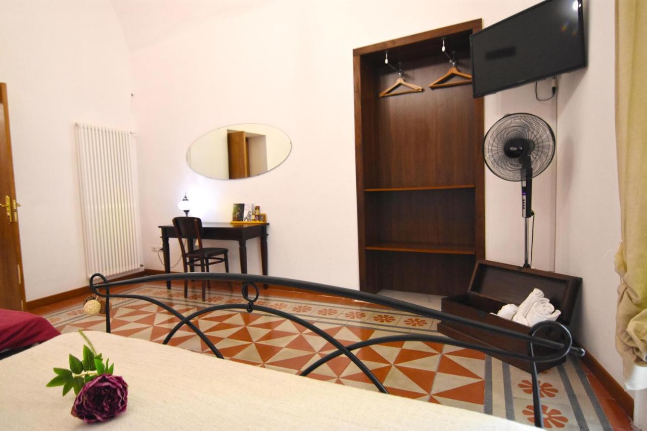 Sunrise B&B เนเปิลส์ ภายนอก รูปภาพ